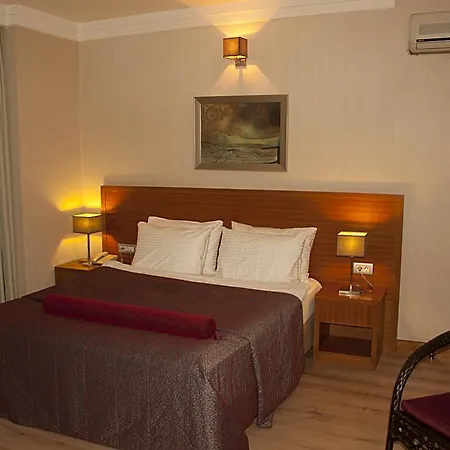 Hotell Island 2*